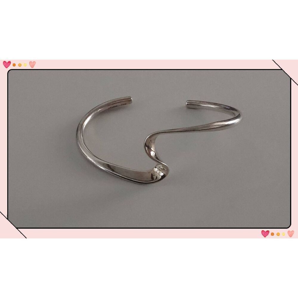 Pretty Vintage 925 Sterling Silver Wave Design Cuff Bracelet